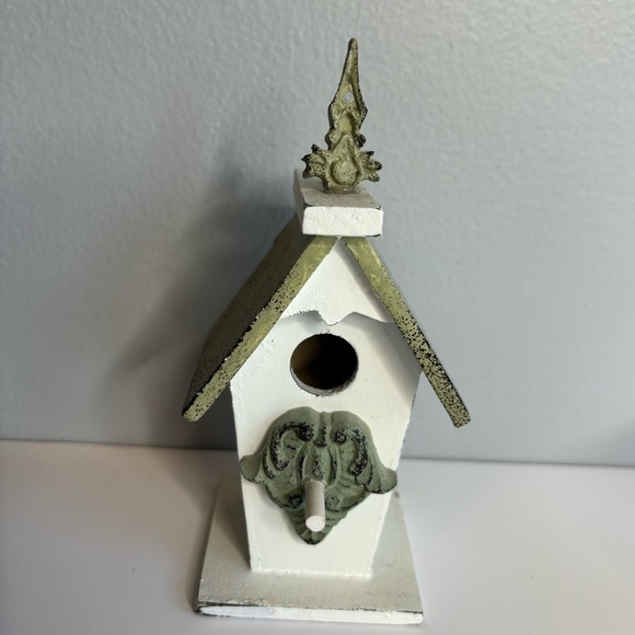 BIRDHOUSE, BOYD’S WHEELBARROW AND HANGAR DECOR - Picture 5 of 6